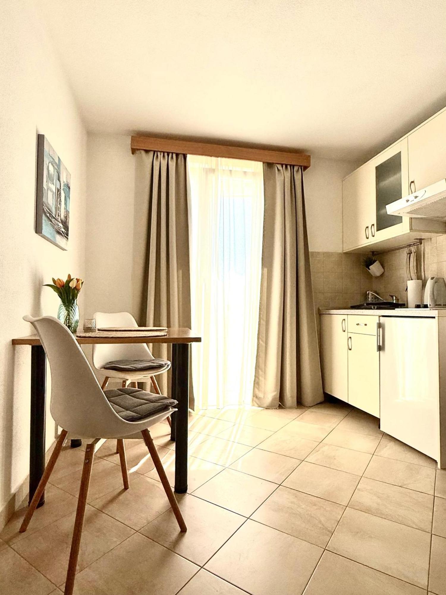 New With Sea View Apartmán